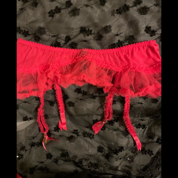 Victoria’s Secret flirty garter belt FINAL - Picture 1 of 5